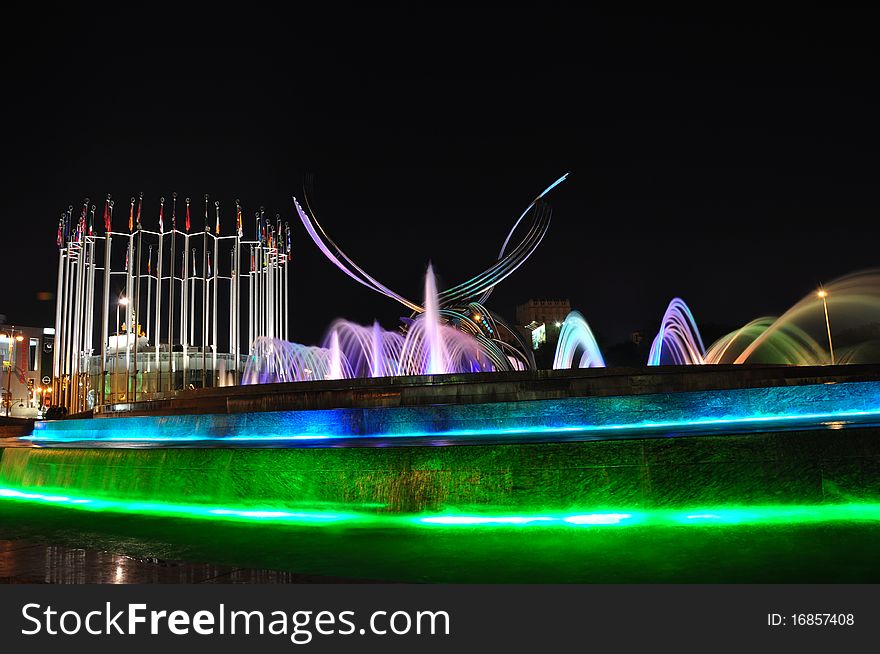 Kievsky (Kiev) Station and Fountain and monument Of Europe on Europe square in Moscow, At Night. 2010. Moscow. Russia. Kievsky (Kiev) Station and Fountain and monument Of Europe on Europe square in Moscow, At Night. 2010. Moscow. Russia.