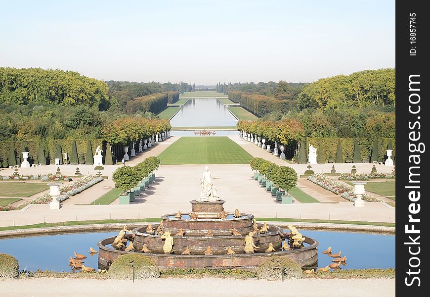 Decorative Garden With Fountain & Tree Versailles