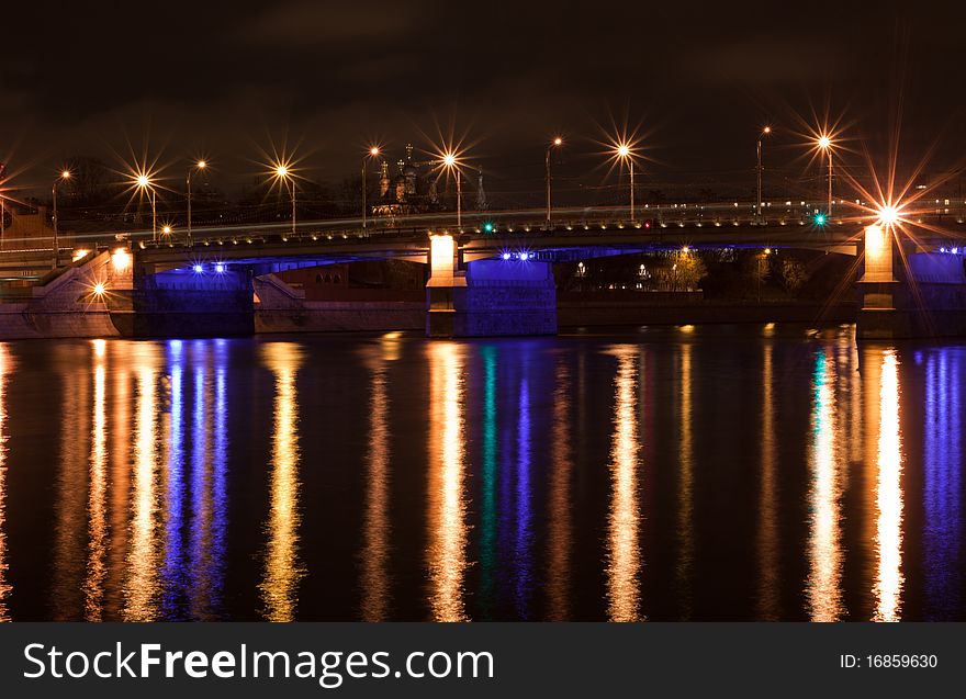 The bridge at night in Moscow