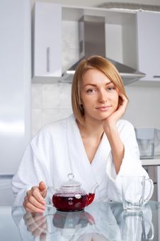 Woman Drinking Tea Royalty Free Stock Photography Woman Drinking Tea Royalty Free Stock Photography