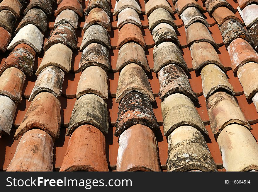 Covering of a roof making interesting pattern.