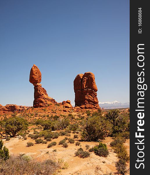 Balanced Rock in the Arches National Park in Utah, USA