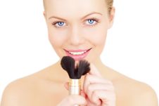 Woman Applying Blusher Isolated Royalty Free Stock Images Woman Applying Blusher Isolated Royalty Free Stock Images