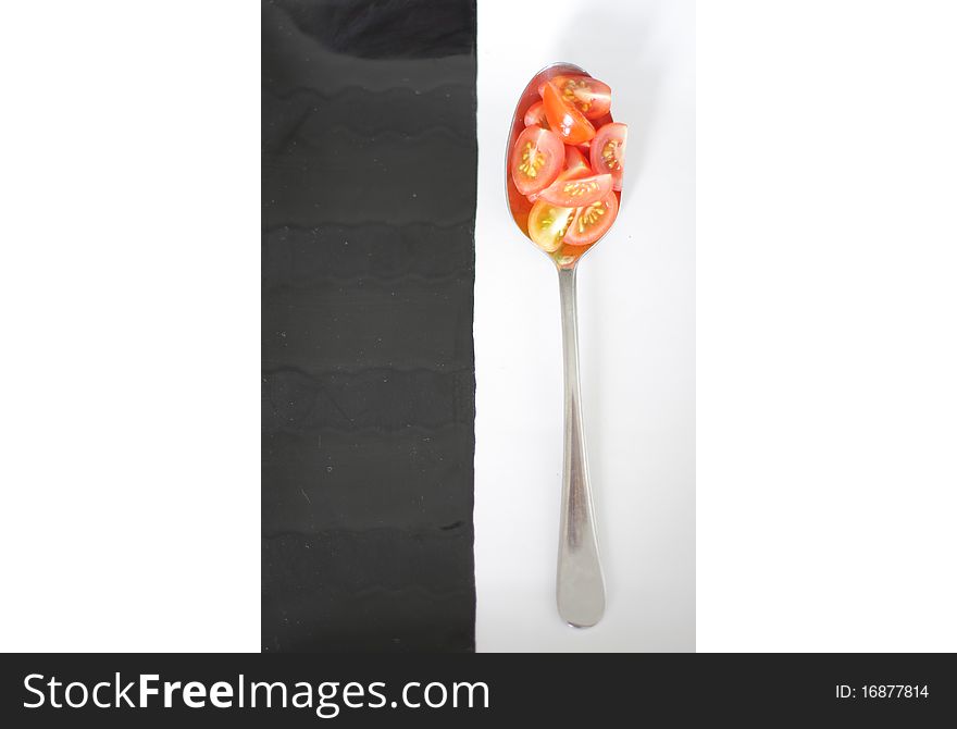 Cherry tomato, cut into spoon and laid on the color plate