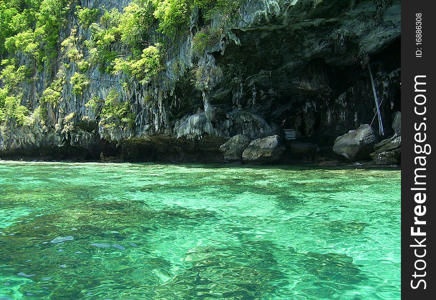 Viking Cave
Ko Phi Phi Le
Noppharat Thara Beach-Phi Phi Islands National Park,Krabi,Thailand
It is a place much revered by the local people who come there to collect the swift’s nests used to make Bird’s Nest Soup, a Chinese delicacy.