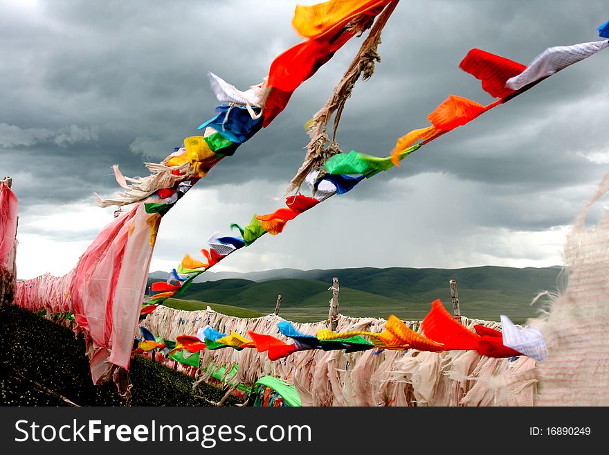 In China's Tibet's wild external many sutra streamers, these sutra streamers were use for to pray, the disappearing disaster, surpassed, with colored cloth India in Buddhism's religious texts, hung out of office exogenetic scenery