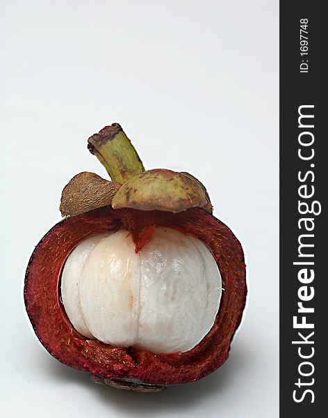 One peeled mangosteen with juicy white flesh.