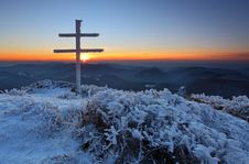 A Frosty Sunset In Mountains With Cross Royalty Free Stock Photography A Frosty Sunset In Mountains With Cross Royalty Free Stock Photography