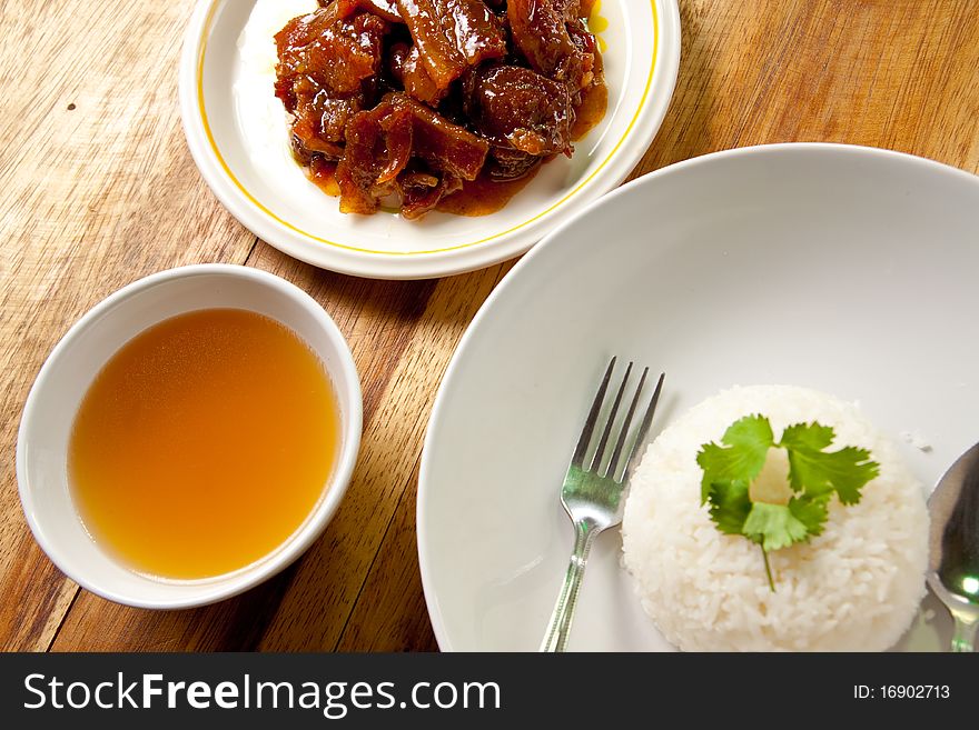 Roast pork with rice and soup.