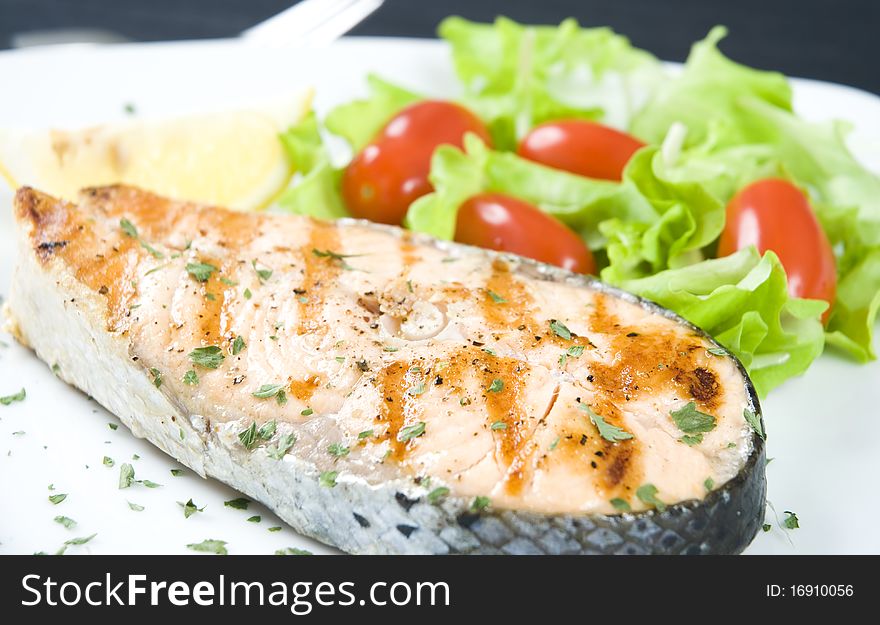 Grilled salmon fillet with fresh vegetables