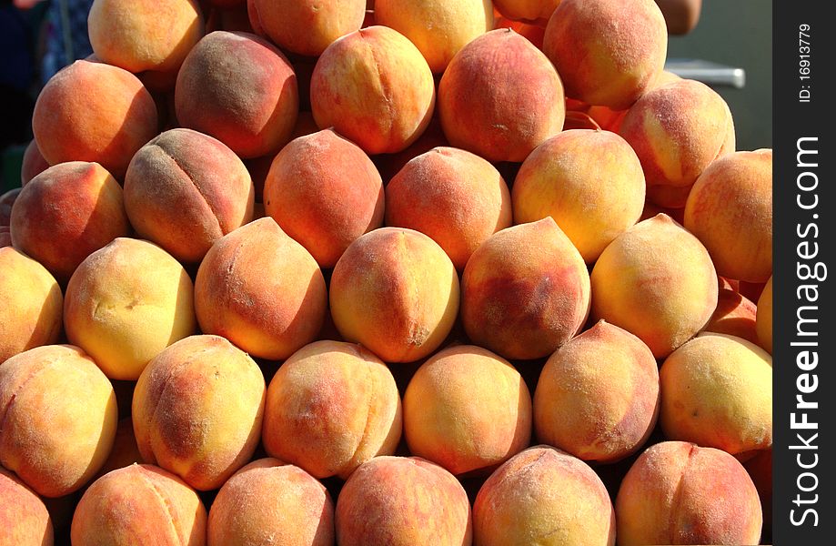 Juicy, fresh peaches are on the table
