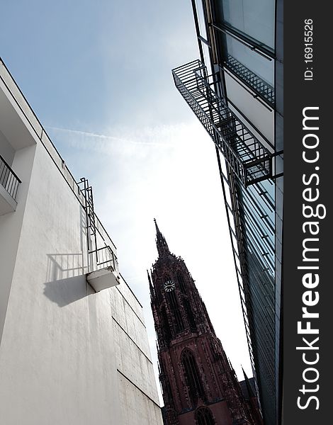 The Frankfurt Dom seen from inbetween two modern buildings. The Frankfurt Dom seen from inbetween two modern buildings.