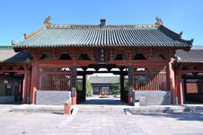 Architecture And Courtyard In Chinese Temple Royalty Free Stock Images