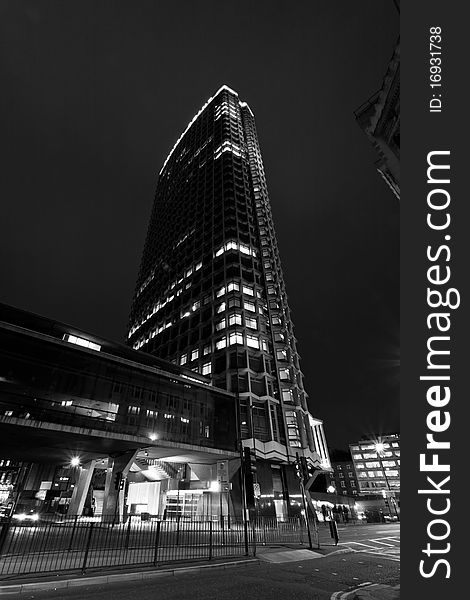 Nightshot black&white photograph with long-exposure. Ideal to travel brochures about London or urban destinations. This is one of London's landmarks and it's a very interesting building. Nightshot black&white photograph with long-exposure. Ideal to travel brochures about London or urban destinations. This is one of London's landmarks and it's a very interesting building