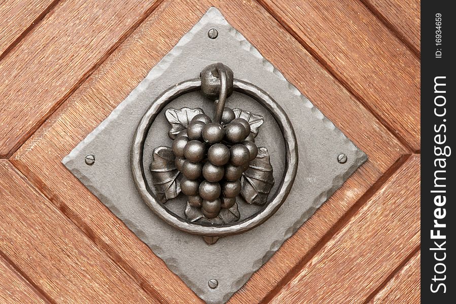 Steel doorknob with ring in the manner of grape