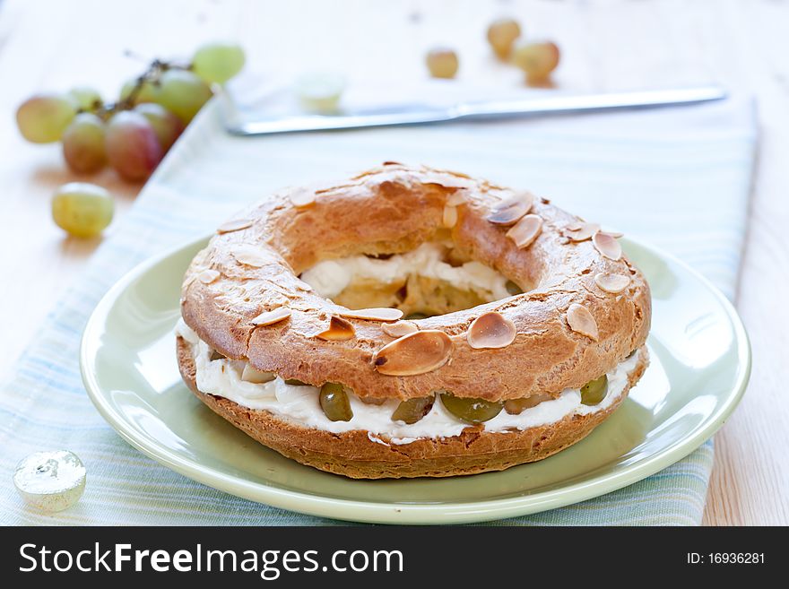 Eclair Pastry Ring With Almond