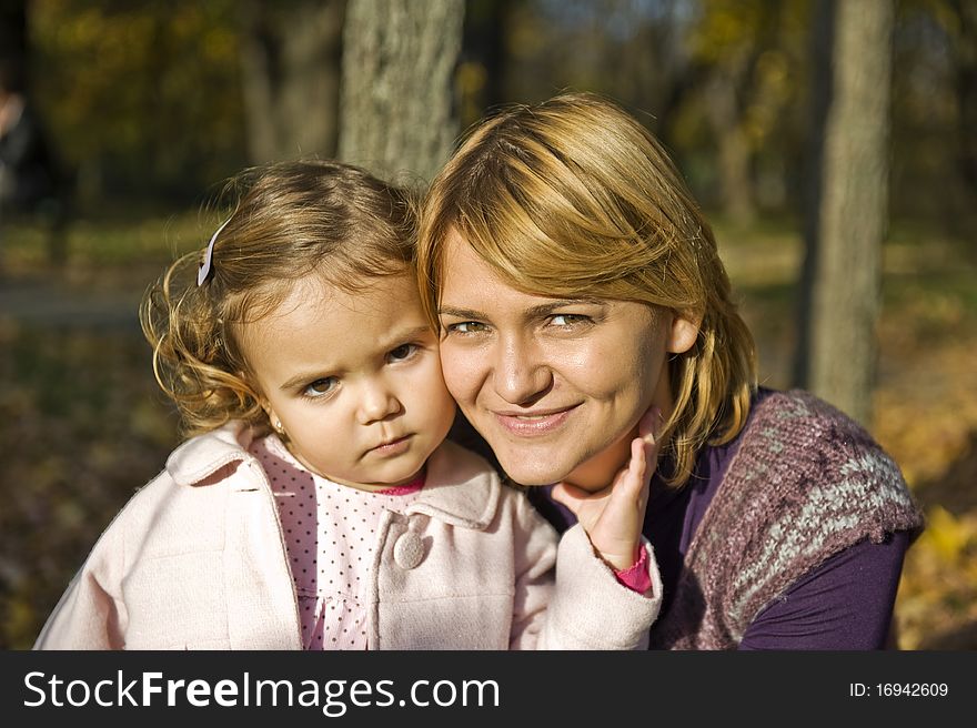 Portrait with mom and daughter in the park