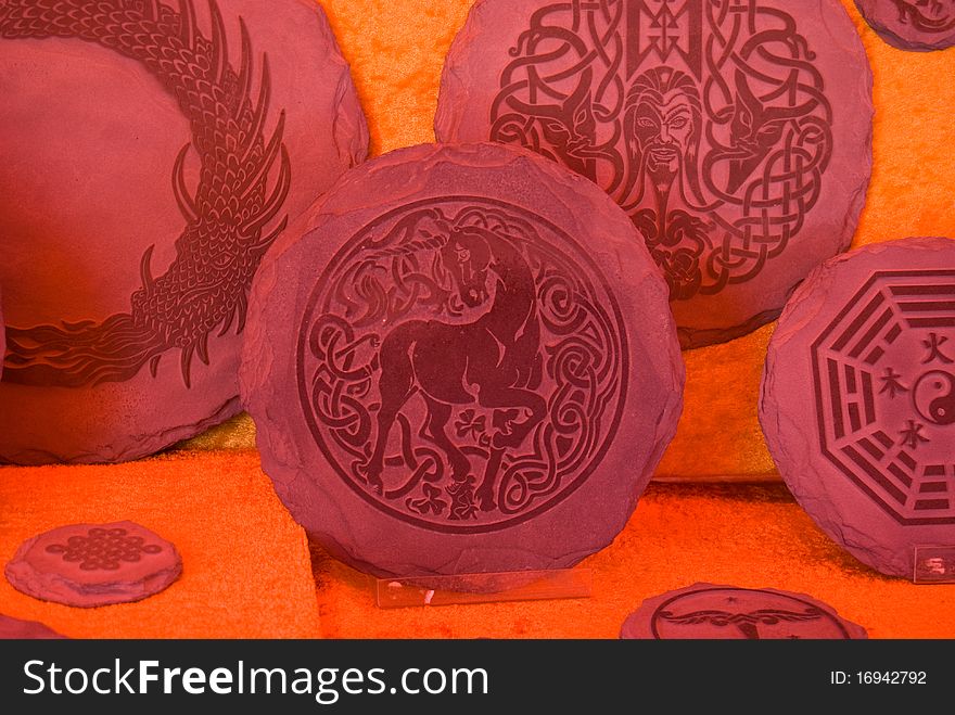 Handwork stone plates in market