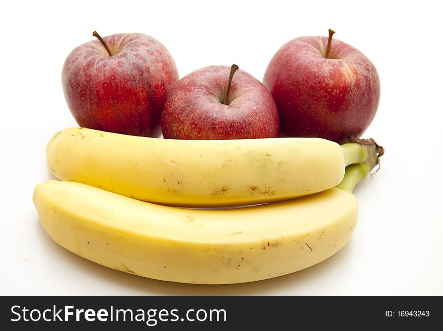Red apples and bananas for the health