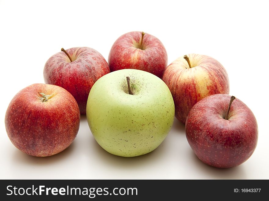 Red apples and green apple