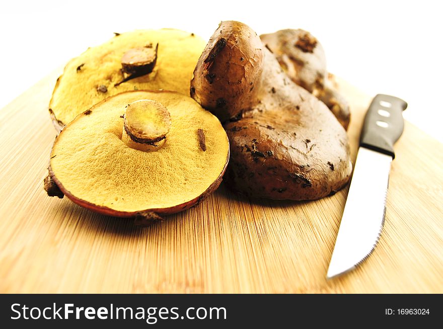 Mushrooms and knife on a kitchen board