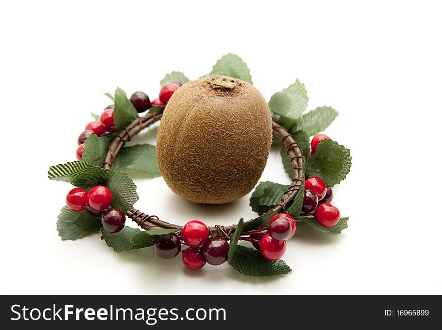 Kiwi in the wreath and with berry