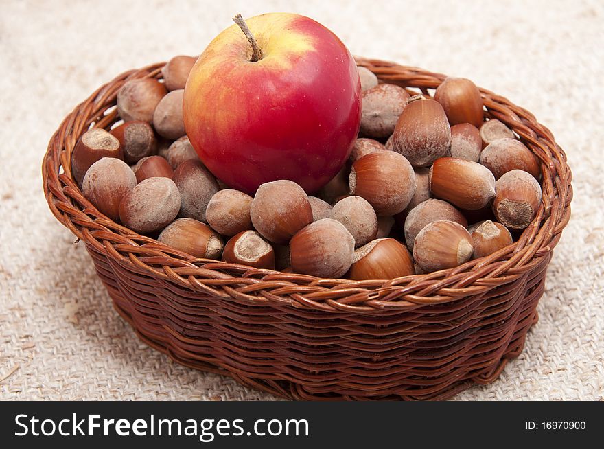 Braided basket with hazelnut and apple