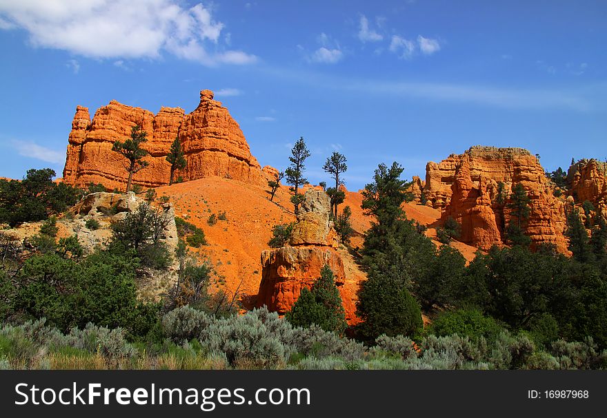 Red rock formations in Utah near Bryce canyon