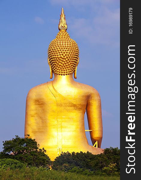 Big Buddha behind statue in thailand.