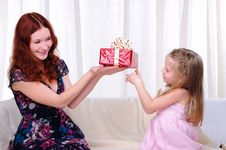 Little Girl Mom Gives A Holiday Gift Royalty Free Stock Images Little Girl Mom Gives A Holiday Gift Royalty Free Stock Images