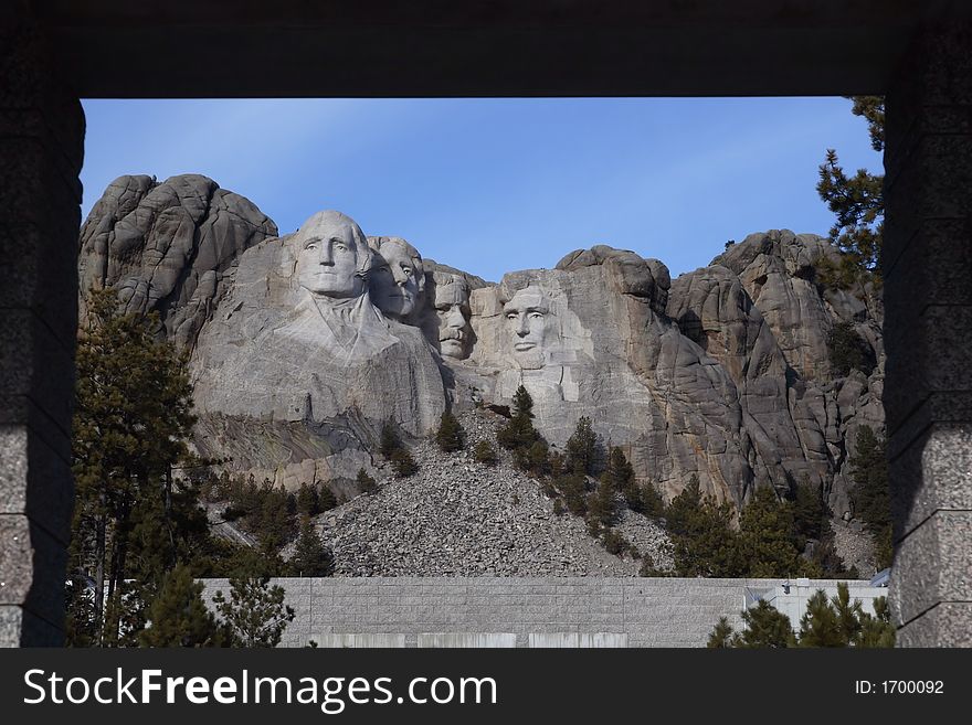 Natural framed view of Mount Rushmore