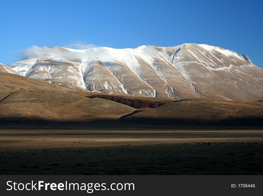 Castelluccio / mountain detail 1