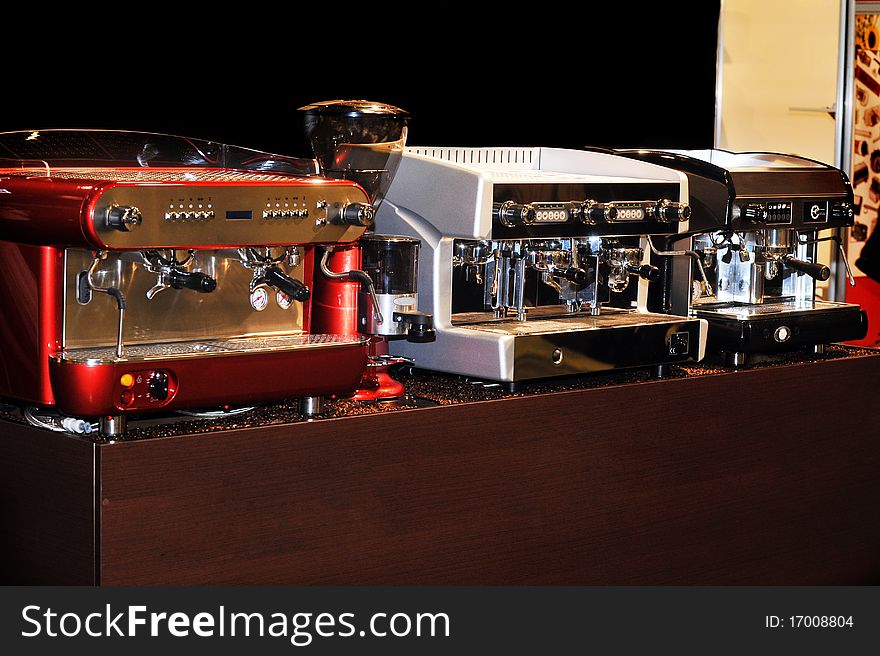 Professional espresso apparatus for making coffee