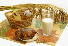 Bread And A Milk Glass Royalty Free Stock Photo