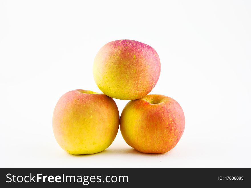 3 apple isolate over white background