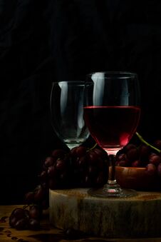 Red Wine And Grapes On Wooden Table Royalty Free Stock Photos