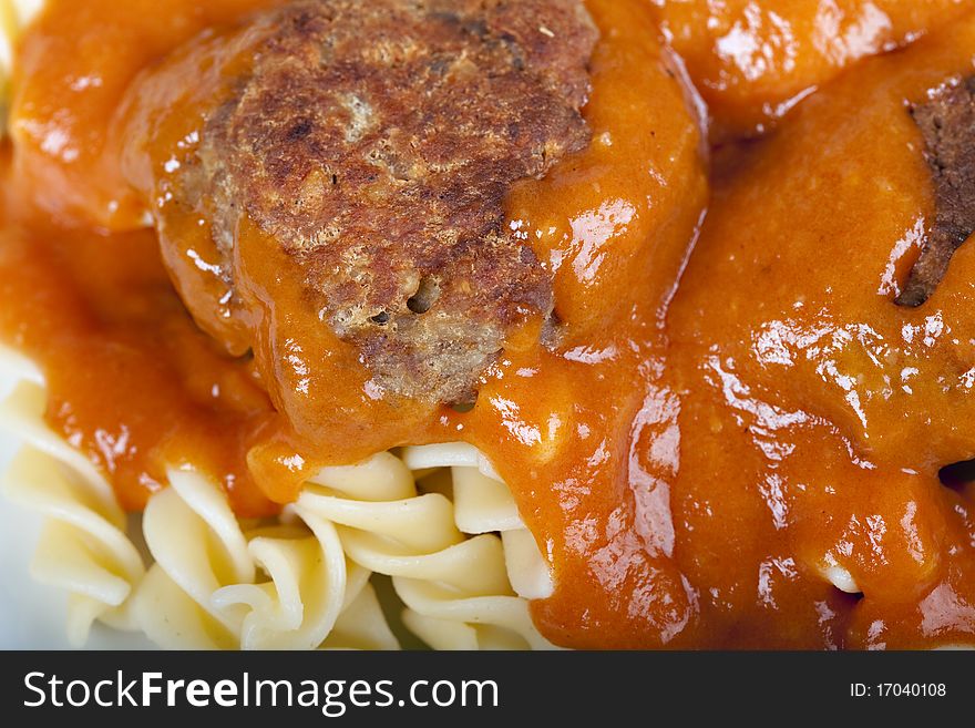 Meatballs With Tomato Sauce And Fusilli