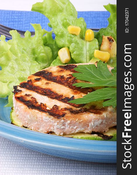 Grilled salmon and zucchin with salad