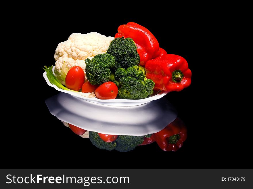 Fresh tomatoes, Broccoli, Cauliflower and green onion vegetable platter.
