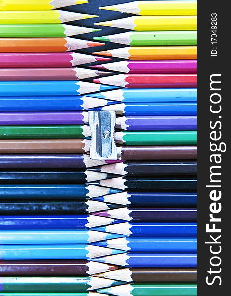 Color pencils line up in zip shape