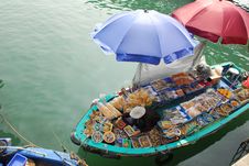 Boat Selling Seafood Royalty Free Stock Photography Boat Selling Seafood Royalty Free Stock Photography