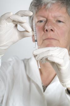 Female Doctor Preparing For Injection Stock Photography Female Doctor Preparing For Injection Stock Photography