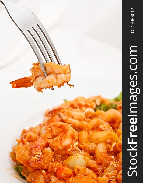 Macaroni fried and shrimp