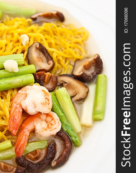 Chinese style fry noodle with vegetables