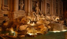 Fountain By Night Royalty Free Stock Images Fountain By Night Royalty Free Stock Images