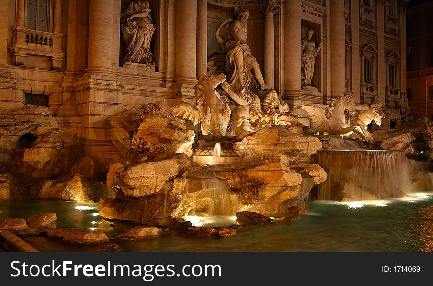 Fountain by night, reinassance architecture