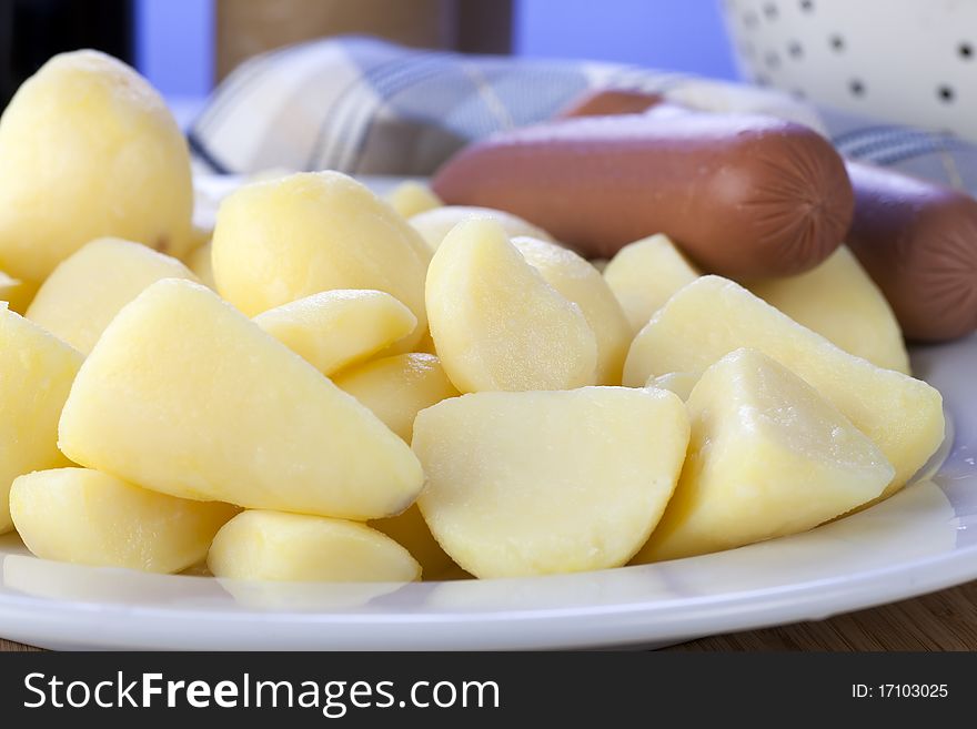 Raw ingredients:  peeled and cut potatoes and vegetarian sausages. Raw ingredients:  peeled and cut potatoes and vegetarian sausages.