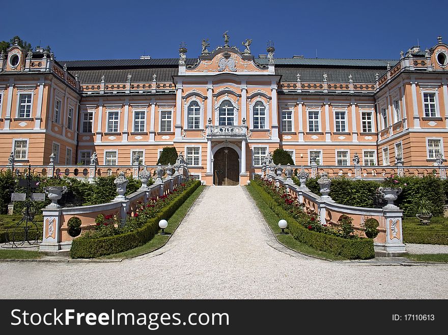 New Castle castle is a rococo building built in 1774-1777. New Castle castle is a rococo building built in 1774-1777