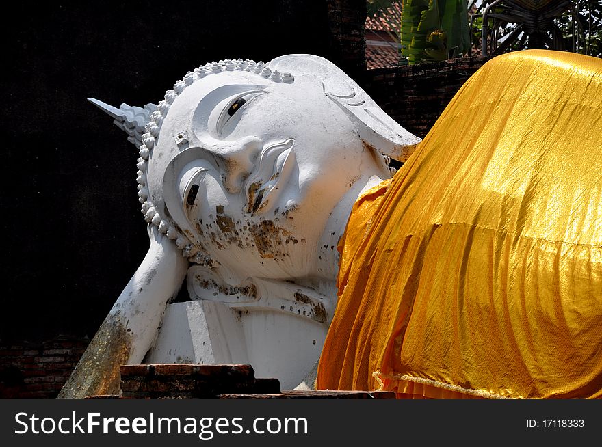 The reclining Buddha at Wat Yai Chai Mongkol, Ayutthaya Province. The ancient capital city of Thailand