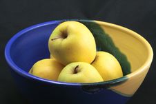 Basket Of Yellow Apples Stock Photography Basket Of Yellow Apples Stock Photography